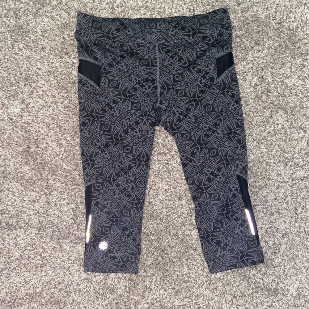 Athleta Pattern capri leggings